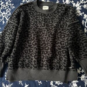 Abercrombie & Fitch Gray Leopard Sweater